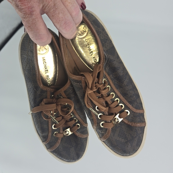 Michael Kor's Monogrammed Brown Sneakers W/ Gold Inside & MK Charm Luxury Sz 8 - Picture 3 of 16